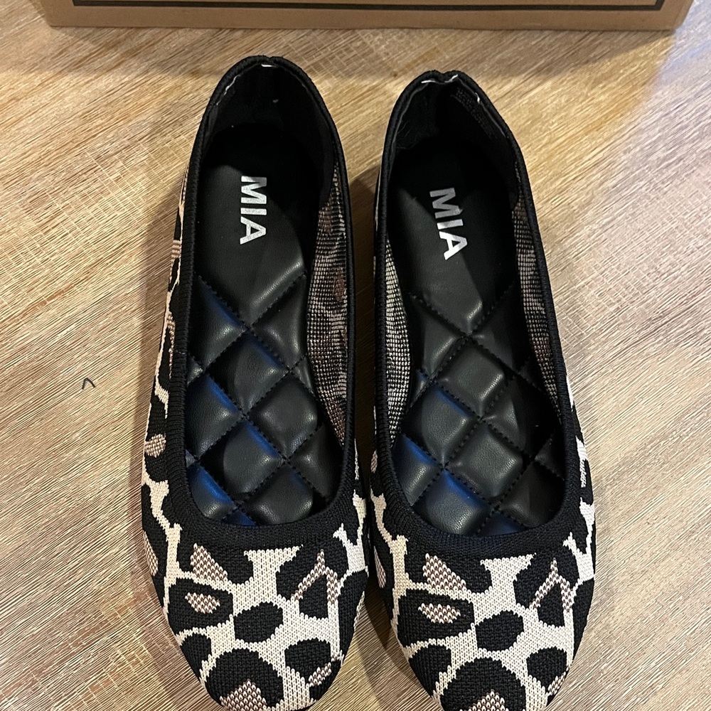 MIA Leopard Print Ballet Flats - Picture 2 of 10